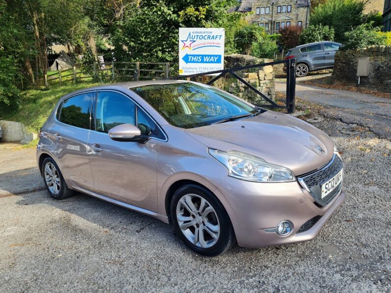 
								Used 2012 Peugeot 208 full									