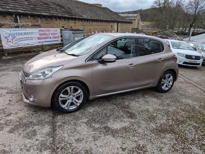 
								Used 2012 Peugeot 208 full									