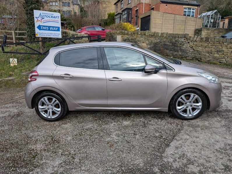 
								Used 2012 Peugeot 208 full									
