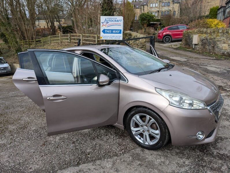 
								Used 2012 Peugeot 208 full									